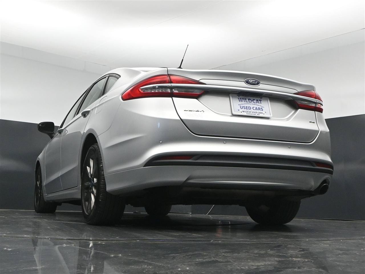 Used 2017 Ford Fusion SE w/ Fusion SE Technology Package FWD image 33