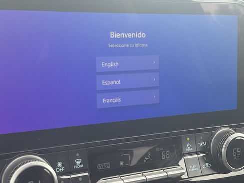 Used 2025 Toyota Highlander XLE image 26