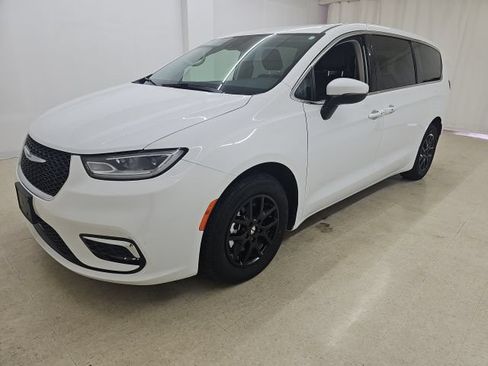 Used 2023 Chrysler Pacifica Touring-L FWD image 29