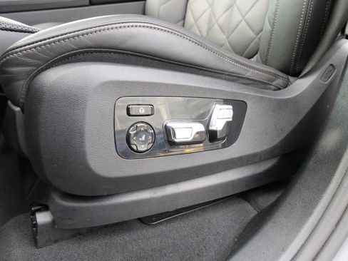 Used 2024 BMW X5 sDrive40i w/ Premium Package image 17