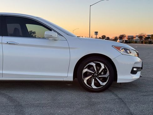Used 2017 Honda Accord EX-L image 9