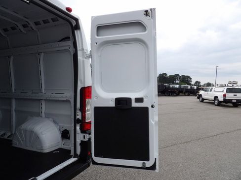 Used 2024 RAM ProMaster 2500 w/ Convenience Group FWD image 45