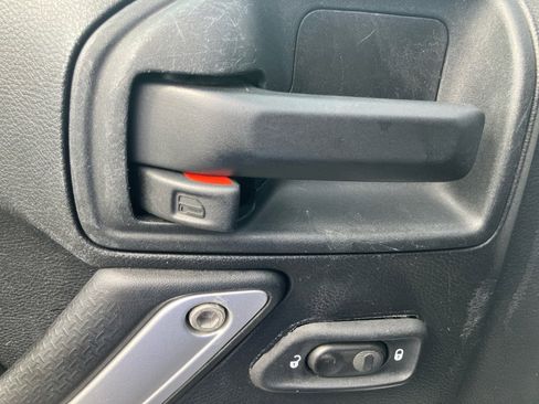 Used 2017 Jeep Wrangler Unlimited Sahara w/ Connectivity Group image 36