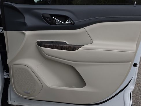 Used 2023 GMC Acadia Denali w/ Denali Ultimate Package image 47