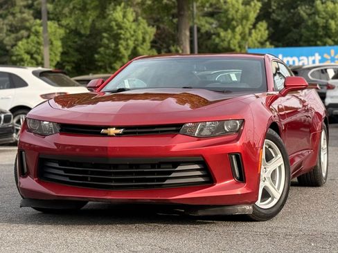 Used 2018 Chevrolet Camaro LT RWD image 1