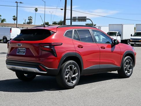 New 2026 Chevrolet Trax LT w/ LPO, Blackout Package image 4