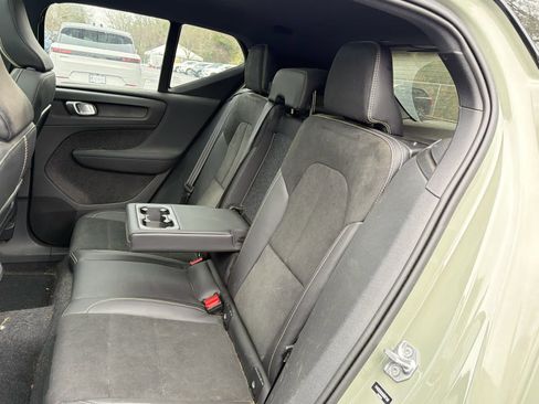 Certified 2022 Volvo XC40 P8 Recharge Plus image 23