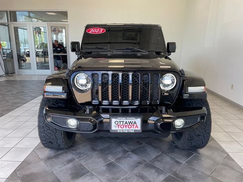 Used 2023 Jeep Gladiator Overland AWD/4WD image 3