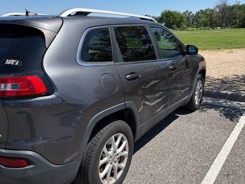 Used 2015 Jeep Cherokee Latitude w/ Cold Weather Group AWD/4WD image 2