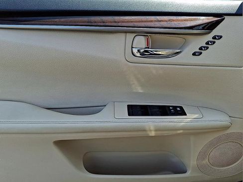 Used 2014 Lexus ES 350 w/ Luxury Package FWD image 10