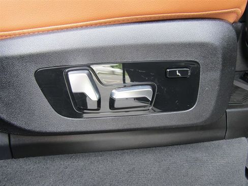 Used 2024 BMW X7 xDrive40i w/ Premium Package image 52