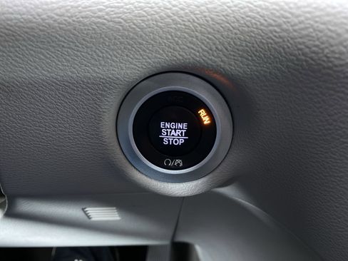 Used 2017 Chrysler Pacifica Touring-L Plus image 9