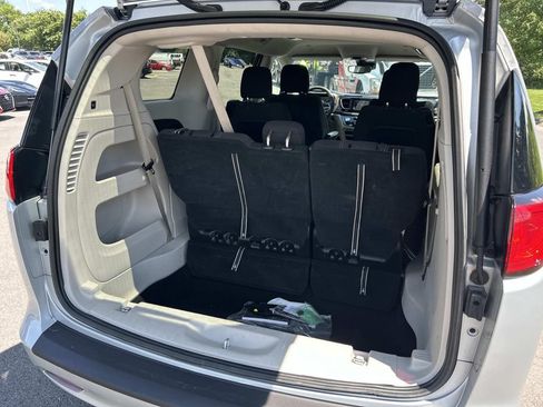 Used 2023 Chrysler Voyager LX FWD image 16