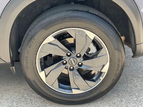 Used 2025 Nissan Rogue SV FWD image 7