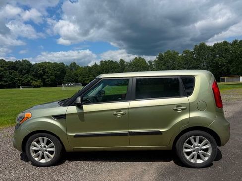 Used 2013 Kia Soul + FWD image 2