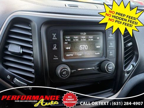 Used 2018 Jeep Cherokee Latitude w/ Altitude Package AWD/4WD image 11