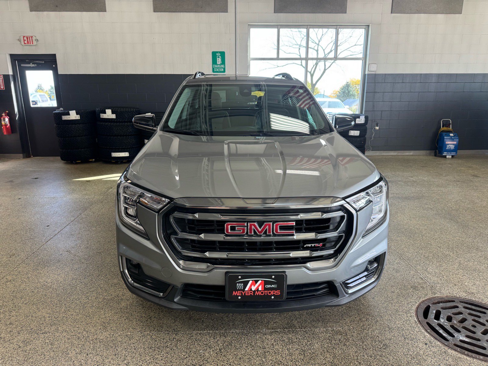 Used 2024 GMC Terrain AT4 AWD/4WD image 2