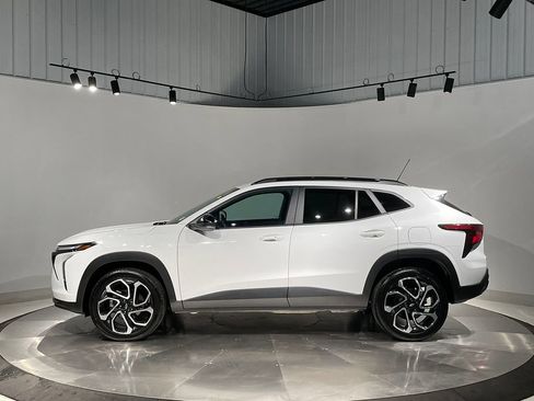 Used 2025 Chevrolet Trax RS FWD image 15
