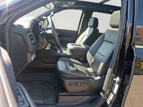 Used 2024 GMC Yukon SLT w/ SLT Premium Package image 15