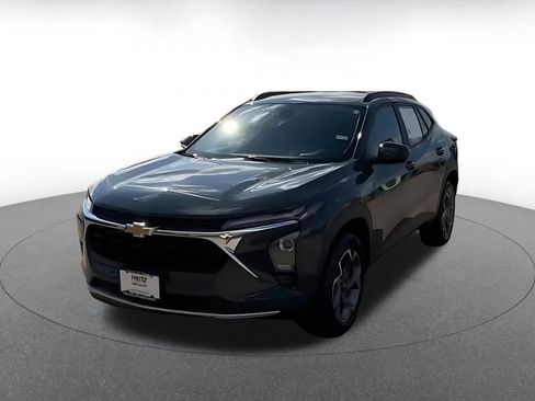 Used 2025 Chevrolet Trax LT image 7