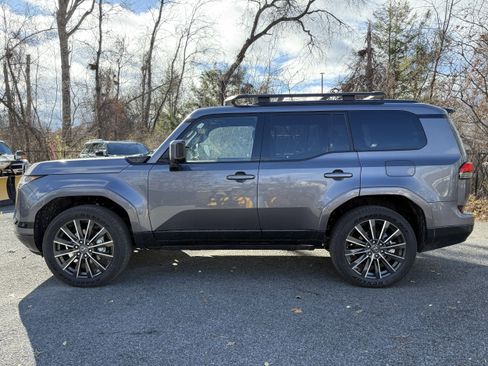 Used 2025 Lexus GX 550 image 10