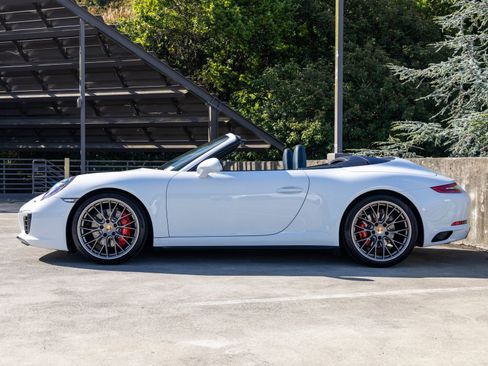 Used 2017 Porsche 911 Carrera 4S AWD/4WD image 2