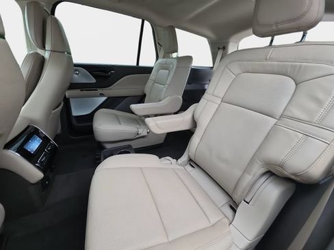 Used 2023 Lincoln Aviator Reserve w/ Equipment Group 201A AWD/4WD image 16