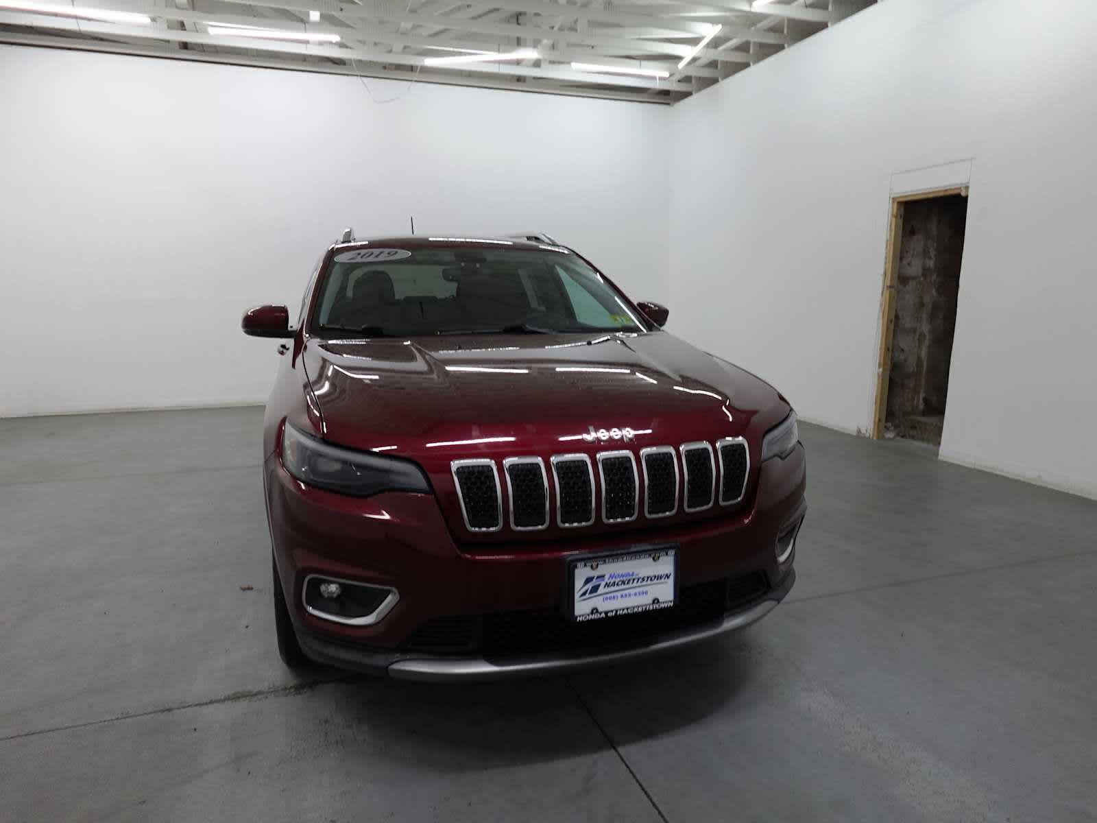 Used 2019 Jeep Cherokee Limited AWD/4WD image 3