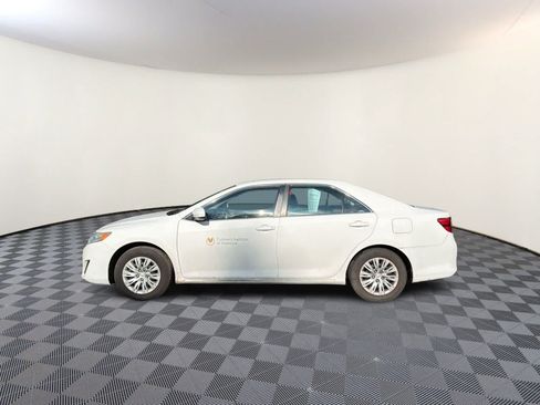 Used 2014 Toyota Camry LE FWD image 5