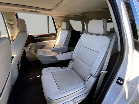 Used 2022 GMC Yukon Denali w/ Denali Premium Package image 16