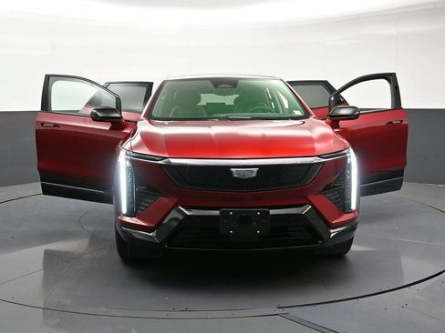 Certified 2025 Cadillac Optiq Sport 1 AWD/4WD image 37