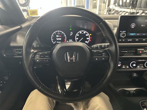 Used 2025 Honda HR-V Sport image 10