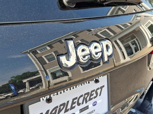Used 2021 Jeep Grand Cherokee Limited AWD/4WD image 32