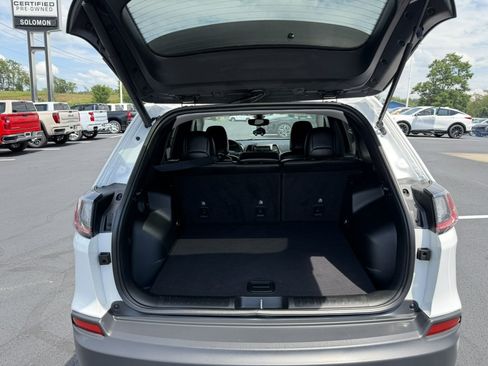 Used 2019 Jeep Cherokee Latitude Plus w/ Comfort/Convenience Group AWD/4WD image 13