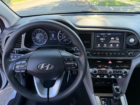 Used 2020 Hyundai Elantra SEL image 15
