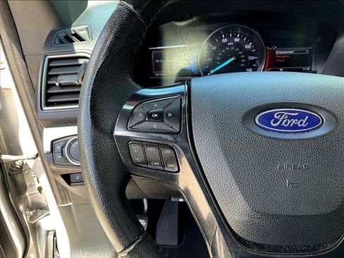Used 2018 Ford Explorer XLT w/ Equipment Group 202A FWD image 19