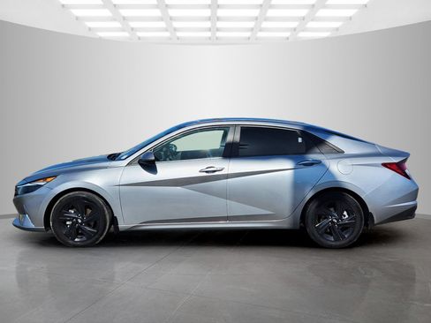 Used 2023 Hyundai Elantra SEL FWD image 4