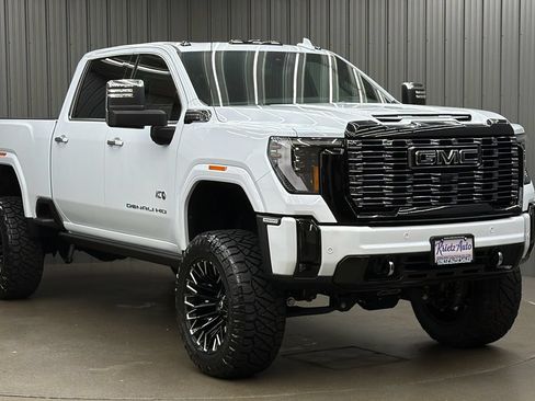 Used 2026 GMC Sierra 3500 Denali Ultimate AWD/4WD image 7