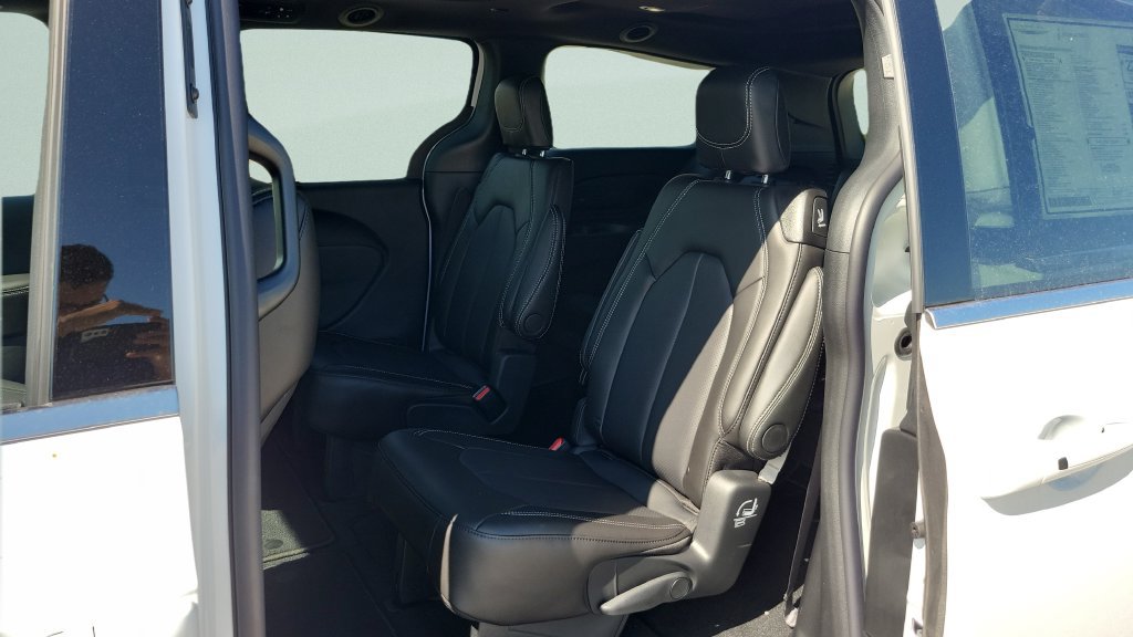 New 2027 Chrysler Pacifica Select w/ Family Tech Group FWD image 10
