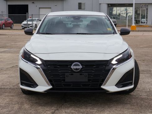 Used 2025 Nissan Altima 2.5 SV FWD image 21
