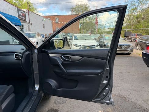 Used 2016 Nissan Rogue S AWD/4WD image 36