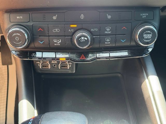 Certified 2024 Dodge Durango SXT w/ 3rd Row Seating Group AWD/4WD image 19