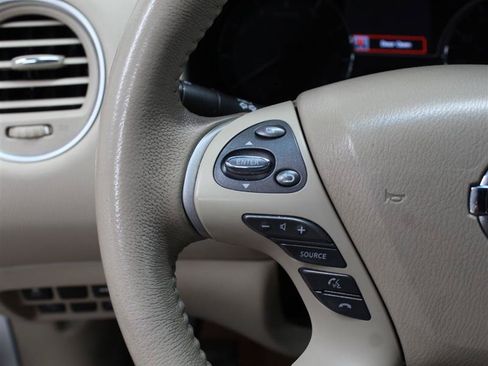 Used 2015 Nissan Pathfinder SL FWD image 11