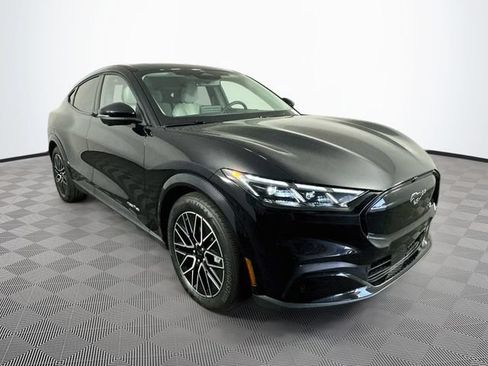Certified 2025 Ford Mustang Mach-E Premium AWD/4WD image 4