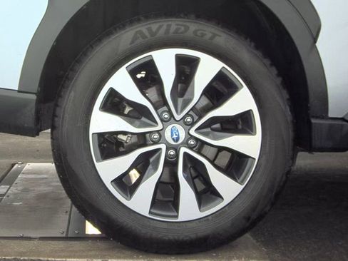 Used 2025 Subaru Outback Limited AWD/4WD image 12