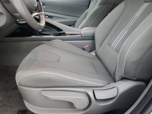 Used 2025 Hyundai Elantra SEL FWD image 22