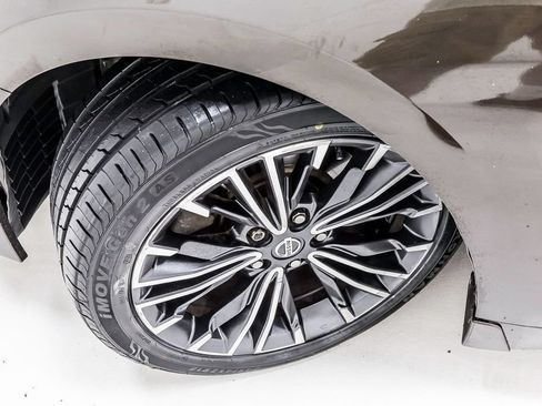 Used 2017 Nissan Maxima Platinum w/ Medallion Package FWD image 11
