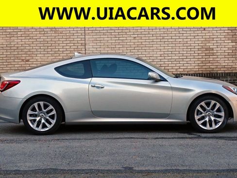 Used 2013 Hyundai Genesis 3.8 RWD image 6
