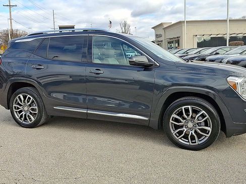Used 2022 GMC Terrain Denali w/ Denali Premium Package image 2