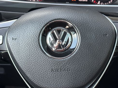 Used 2019 Volkswagen Tiguan SEL Premium image 24